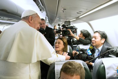 Popiežius Pranciškus nustebino žurnalistus ir tikinčiuosius pasakęs, kad kas jis yra toks, kad teistų homoseksualus.