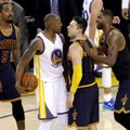 NBA finalo aistros: „Cavs“ atsarginis A. Iguodalai trenkė tiesiai į tarpukojį