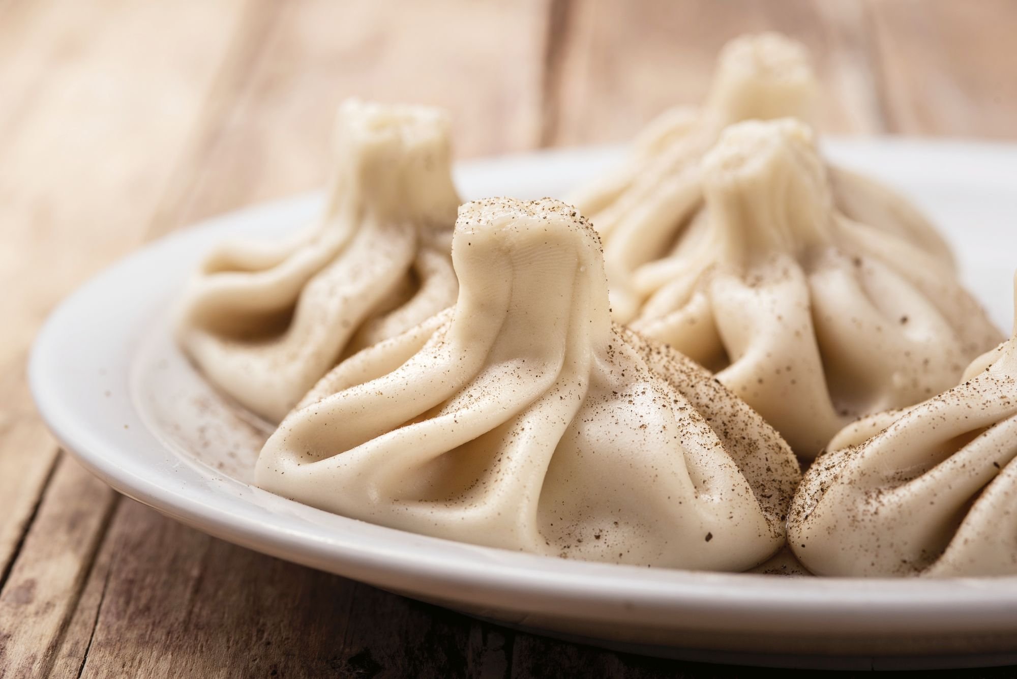 Wyjaśnił, czego nie robić podczas jedzenia chinkali: w Sakartwele można za to pójść do więzienia