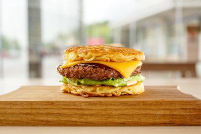 https://www.shutterstock.com/image-photo/homemade-ramen-cheese-burger-lettuce-tomato-1113462329?src=2mDsIdOhboffhHED15untw-1-11