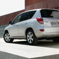 „Toyota“ atšaukia daugiau kaip 1 mln. „RAV4“ dėl saugos diržų gedimų