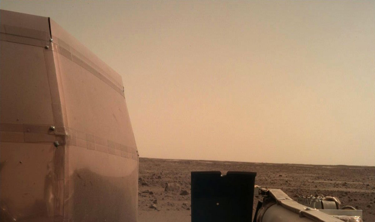 Insight zondo atsiųsta nuotrauka iš Marso