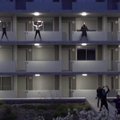 Įtupstai prieš karantiną: kaimynai sportuoja kartu balkonuose