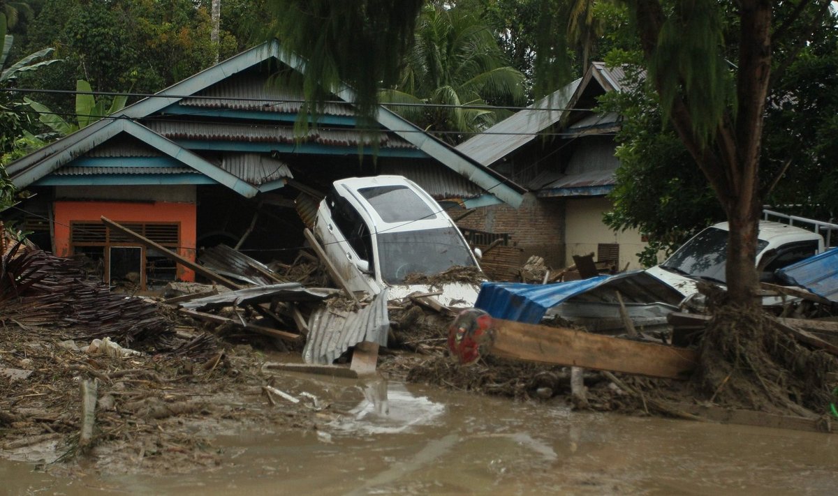 Indonezijoje per staigius potvynius žuvo 15 žmonių, dar dešimtys dingo