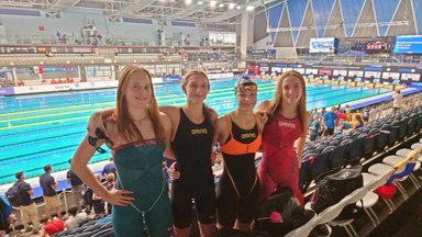 Lietuvos rekordą pagerinusios plaukikės – tarp aštuonių stipriausių pasaulio jaunimo merginų komandų