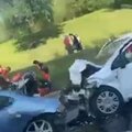 В Каунасе - лобовое столкновение автомобилей, пострадали три человека
