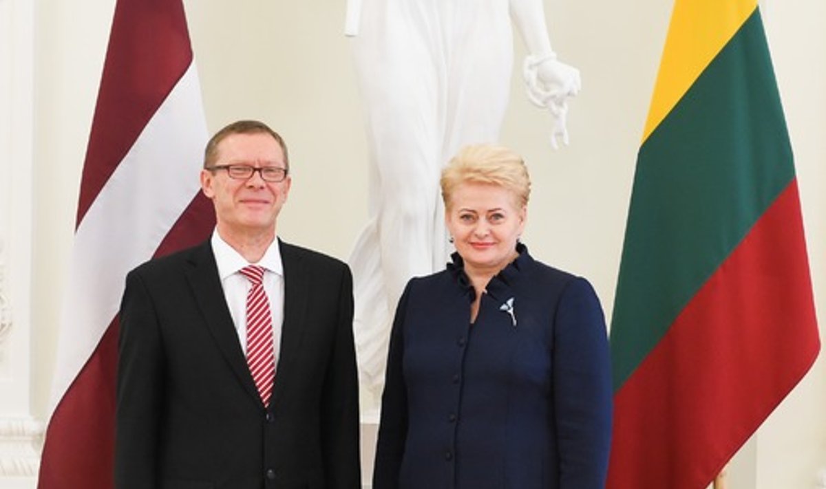 Latvian Ambassador Einars Semanis and President Dalia Grybauskaitė
