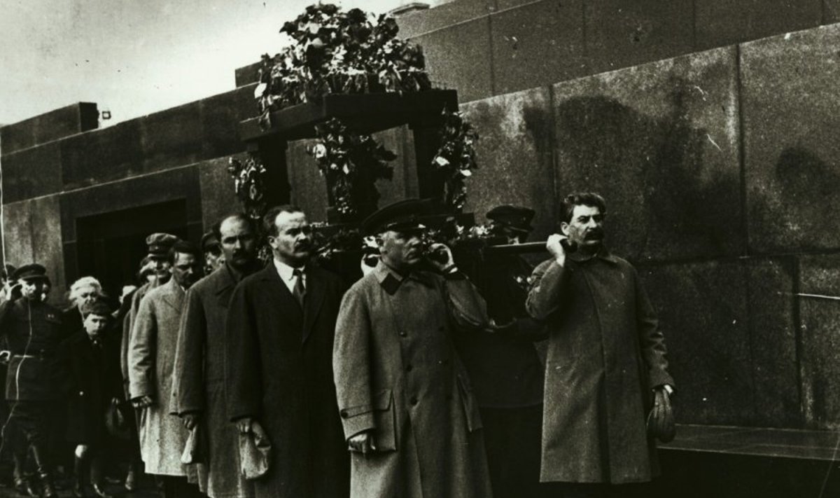 Sergėjaus Kirovo laidotuvės. Molotovas, Vorošilovas, Stalinas, Kaganovičius, Ždanovas