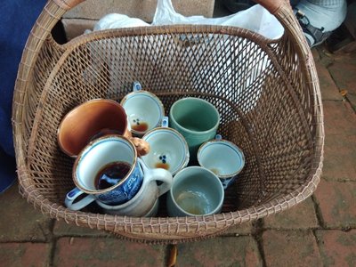 Kavos tirščiai ir panaudotos arbatžolės