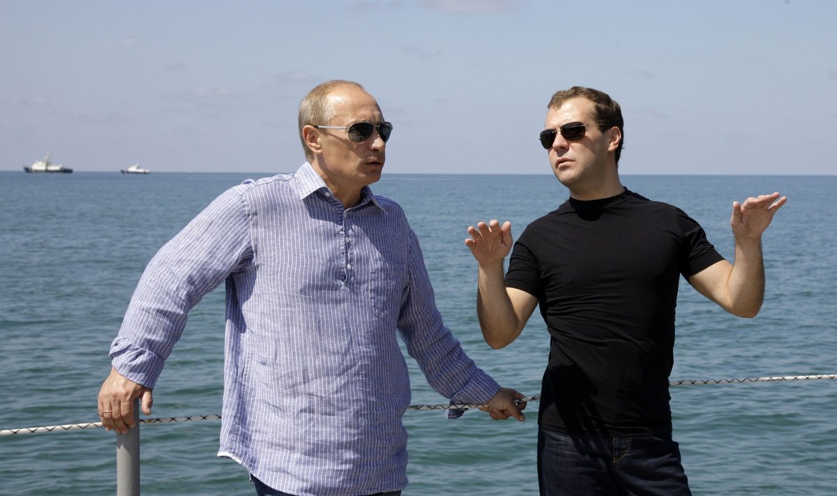 Kažin, kokiose šalyse siūtus drabužius dėvi Vladimiras Putinas ir Dmitrijus Medvedevas