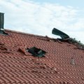 Siaučiančios audros lietuviams jau pridarė kelių milijonų eurų nuostolių: kiauras stogas nėra blogiausia, kas gali nutikti