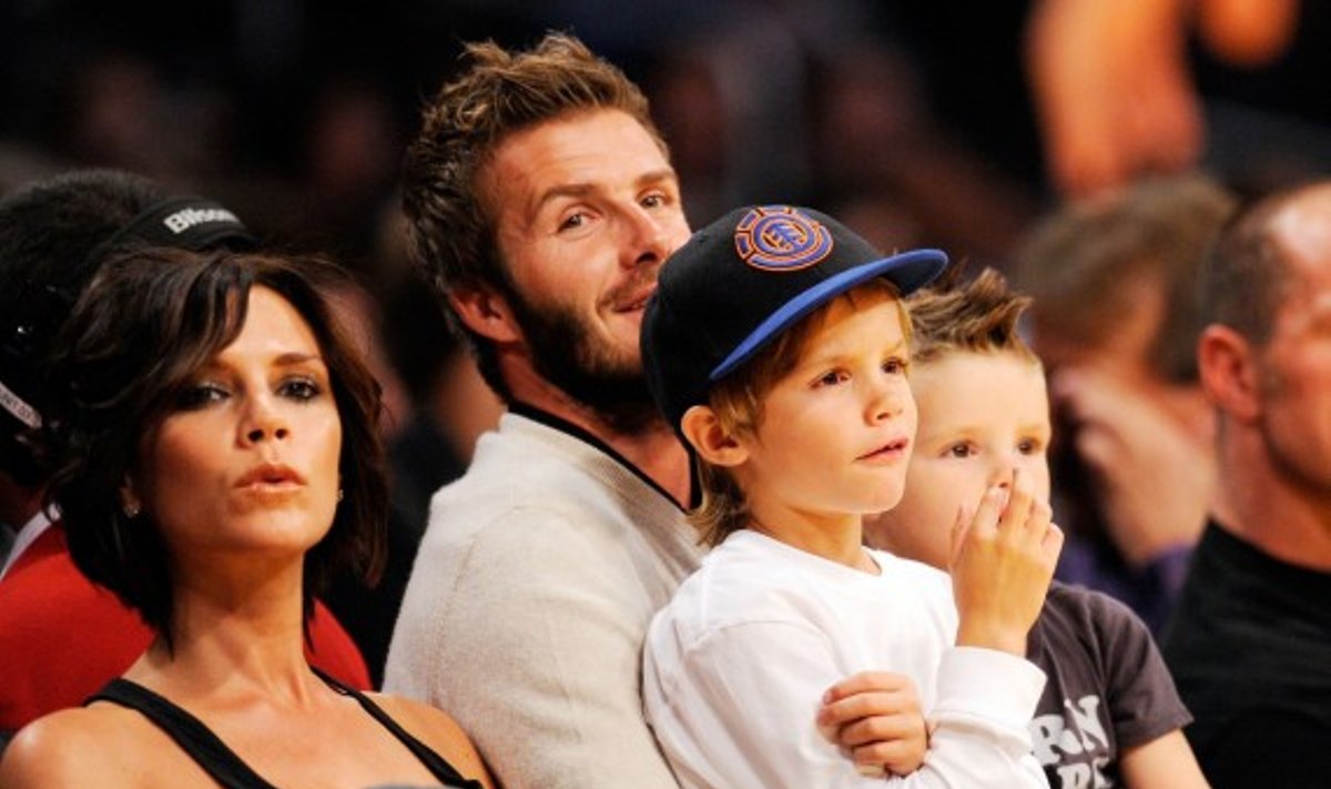 Victoria ir Davidas Beckhamai su sūnumis Cruzu ir Romeo