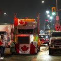 Protestuojantys vilkikų vairuotojai užblokavo dar vieną Kanados ir JAV pasienio perėją