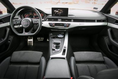 "Audi A5 Sportback" kokpitas – nepriekaištingas