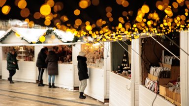 Sostinėje atidarytas Kalėdų miestelis: už karštą vyną – iki 8 eurų, už meduolį – iki 7 eurų
