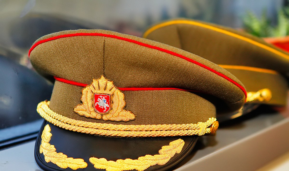 Karininkai, kariškių kepurės
