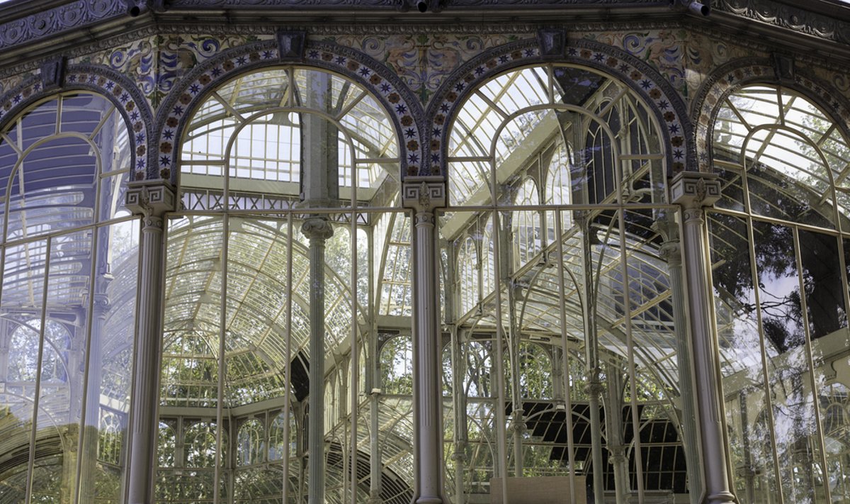 Pačiame Madrido Buen Retiro parko centre stūkso įspūdingi stiklo rūmai