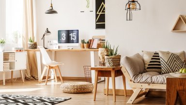 Lietuvių namų interjerą užkariauja naujos tendencijos: blizgučiai ir kičas keliauja į paraštes