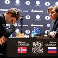 Mače dėl šachmatų čempiono titulo kyla įtampa – M. Carlseno pusė piktinasi