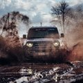 Laukinėse Druskininkų apylinkėse – pažintis su tikrosiomis „Land Rover Defender“ visureigių galimybėmis