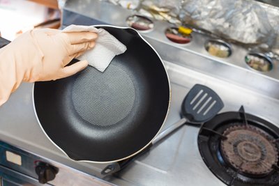 PFAS yra ir nepridegančiose keptuvėse