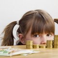 Kas geriausiai vaikus išmoko elgtis su pinigais?