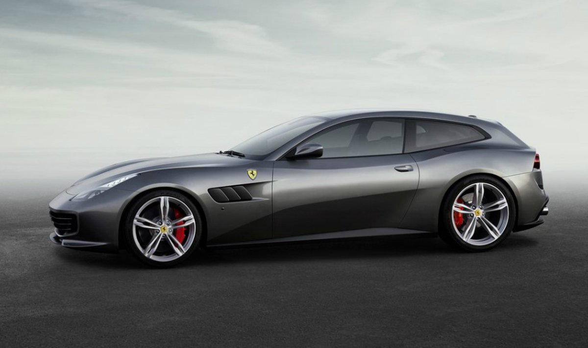 "Ferrari GTC4 Lusso"