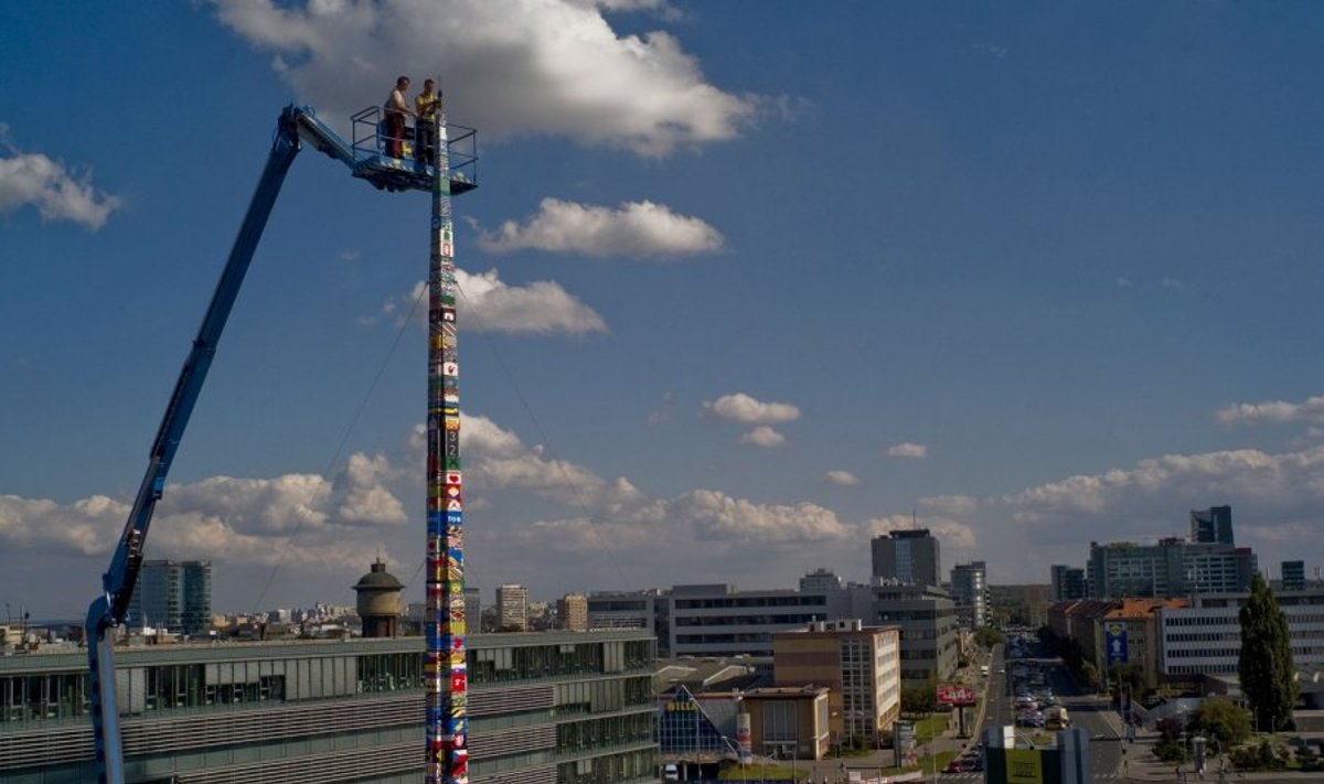 Aukščiausias LEGO bokštas iškilo Prahoje