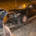 Vilniuje po „Toyota“ smūgio medikai išsivežė du vyrus, moterį ir vaiką