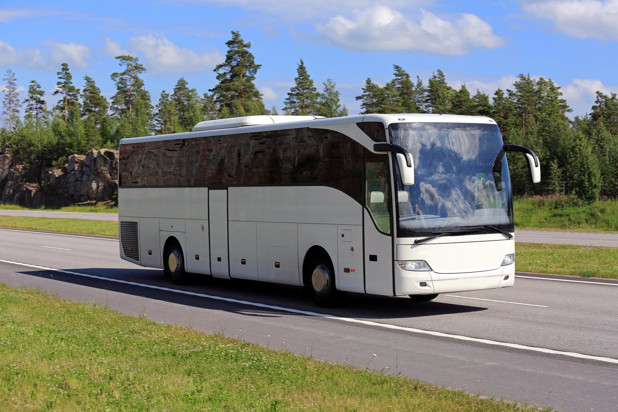 Mężczyzna, który kupił bilet dla swojego dziecka, miał niespodziankę i zapłacił podwójnie: oto zasady