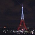 Eifelio bokštas šviečia Turkijos vėliavos spalvomis