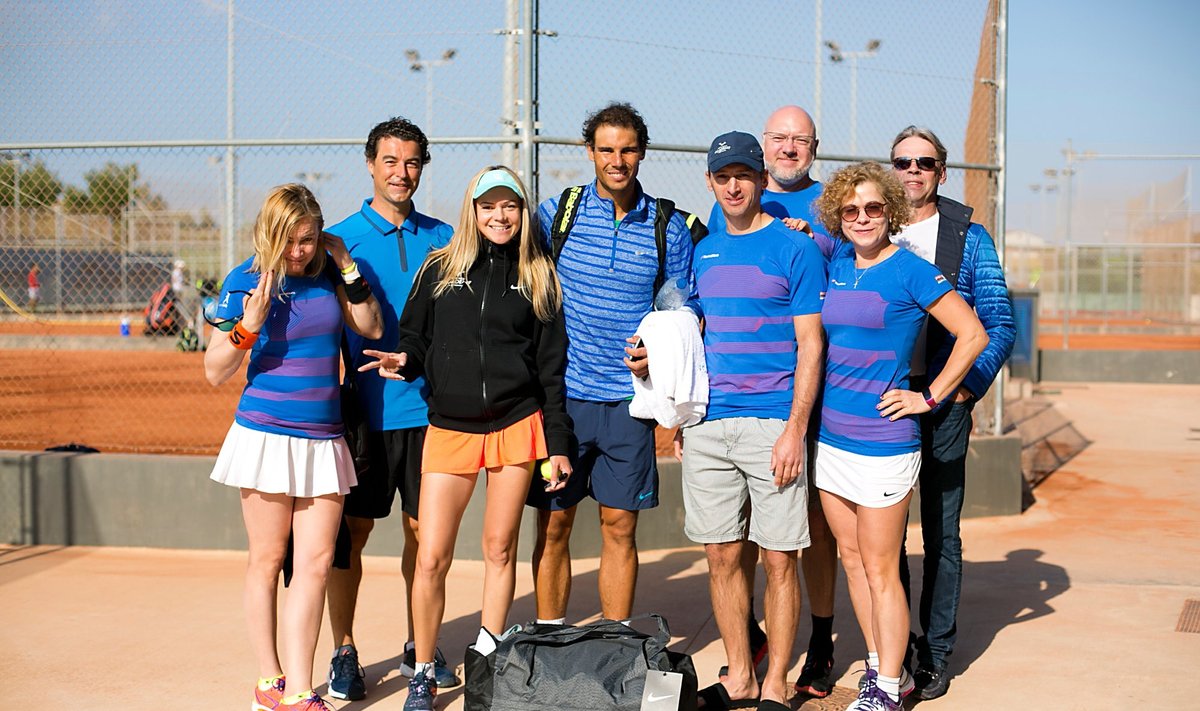 Rafaelis Nadalis su lietuvių teniso entuziastais / Foto: balzekastennis.lt