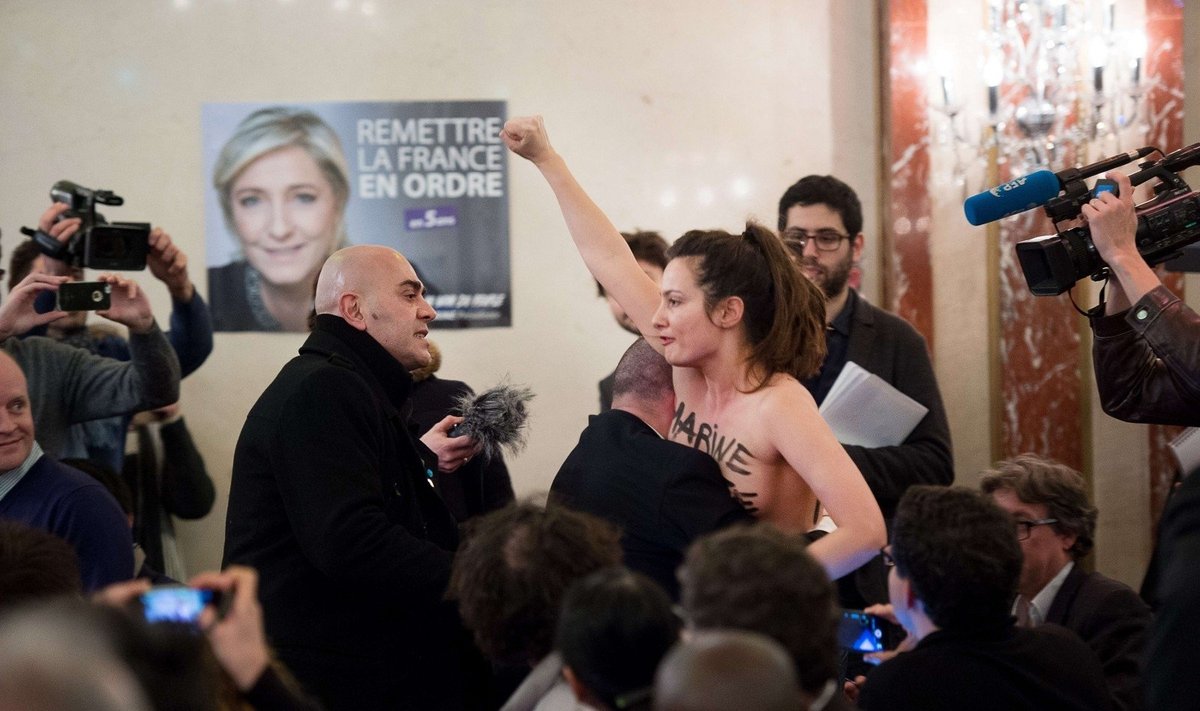 „Femen“ aktyvistė įsiveržė į salę, kur kalbą sakė Marine Le Pen