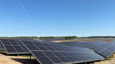 Molėtuose atidarytas didžiausias Lietuvoje saulės energijos parkas 