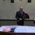 Putinas padėjo gėlių prie Gorbačiovo karsto