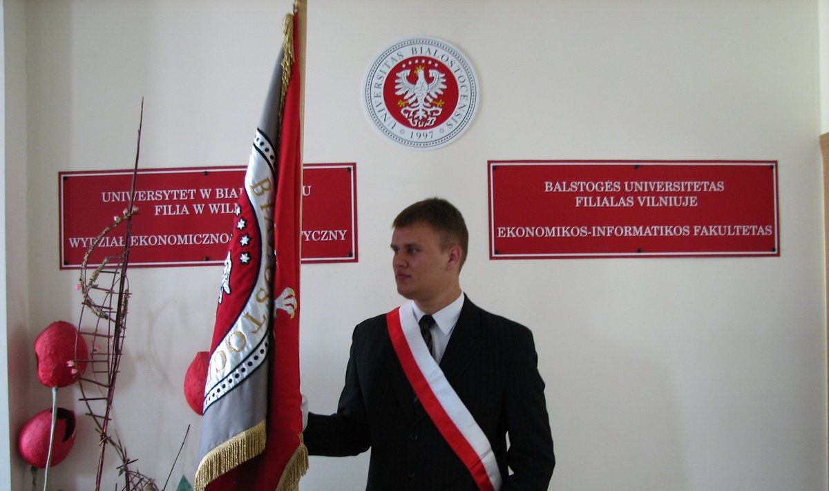 Absolwenci wileńskiej filii UwB odebrali dyplomy, fot. Ryszard Rotkiewicz