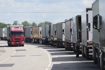 Rusijos-Lietuvos pasienyje, Kaliningardo zonoje, prie muitinės posto įstrigusių vilkikų eilė. 2022, birželio 22 d. 
