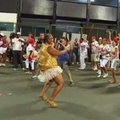 Apkūnioji Brazilijos karnavalo mūza ruošiasi paradui