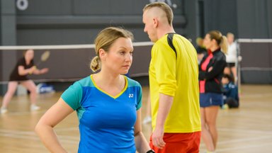 Badmintonas – kartų žaidimas, žaidžiamas kartu