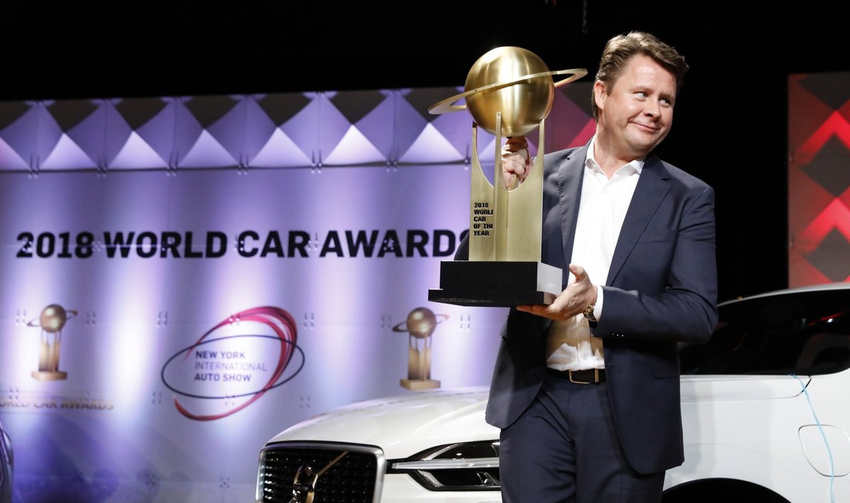 "Volvo Cars" JAV padalinio prezidentas Andersas Gustafssonas atsiima 2018 metų "Pasaulio automobilio" apdovanojimą