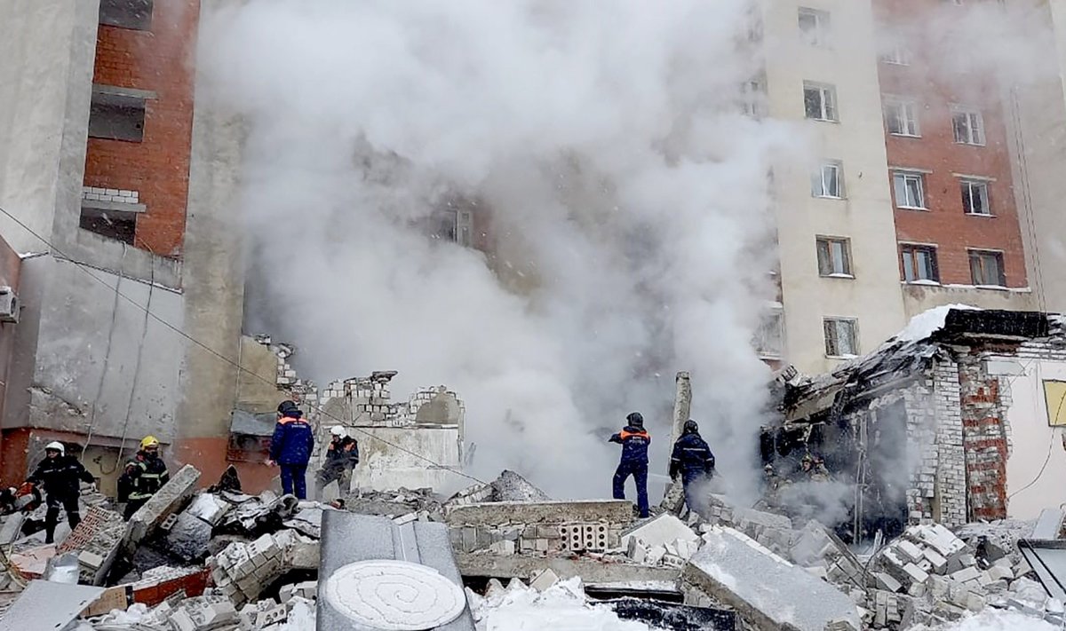 Rusijoje per sprogimą daugiabutyje sunaikinta kavinė, sužeisti trys žmonės
