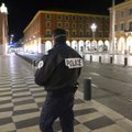 Policininkai prie mokyklos netoli Paryžiaus sulaikė peiliu ginkluotą vyrą