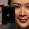 „Sotheby‘s“ aukcione Honkonge rožinis deimantas parduotas už rekordinę sumą
