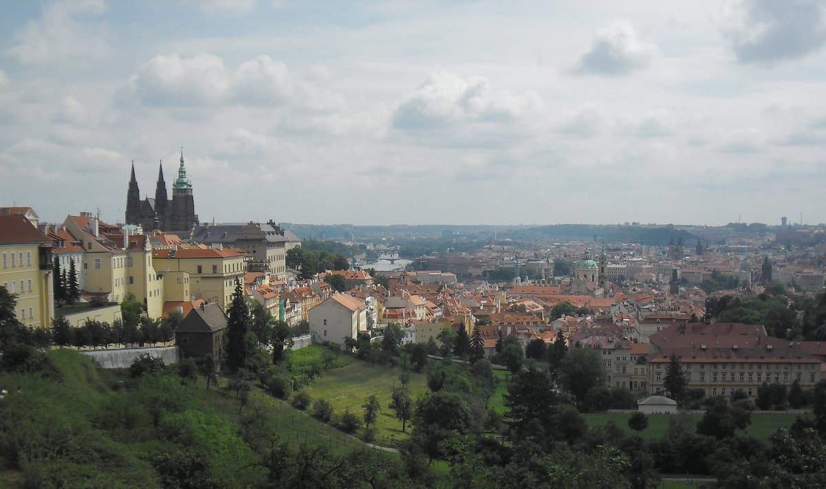 Prahos vaizdas nuo vienuolyno vynuogyno