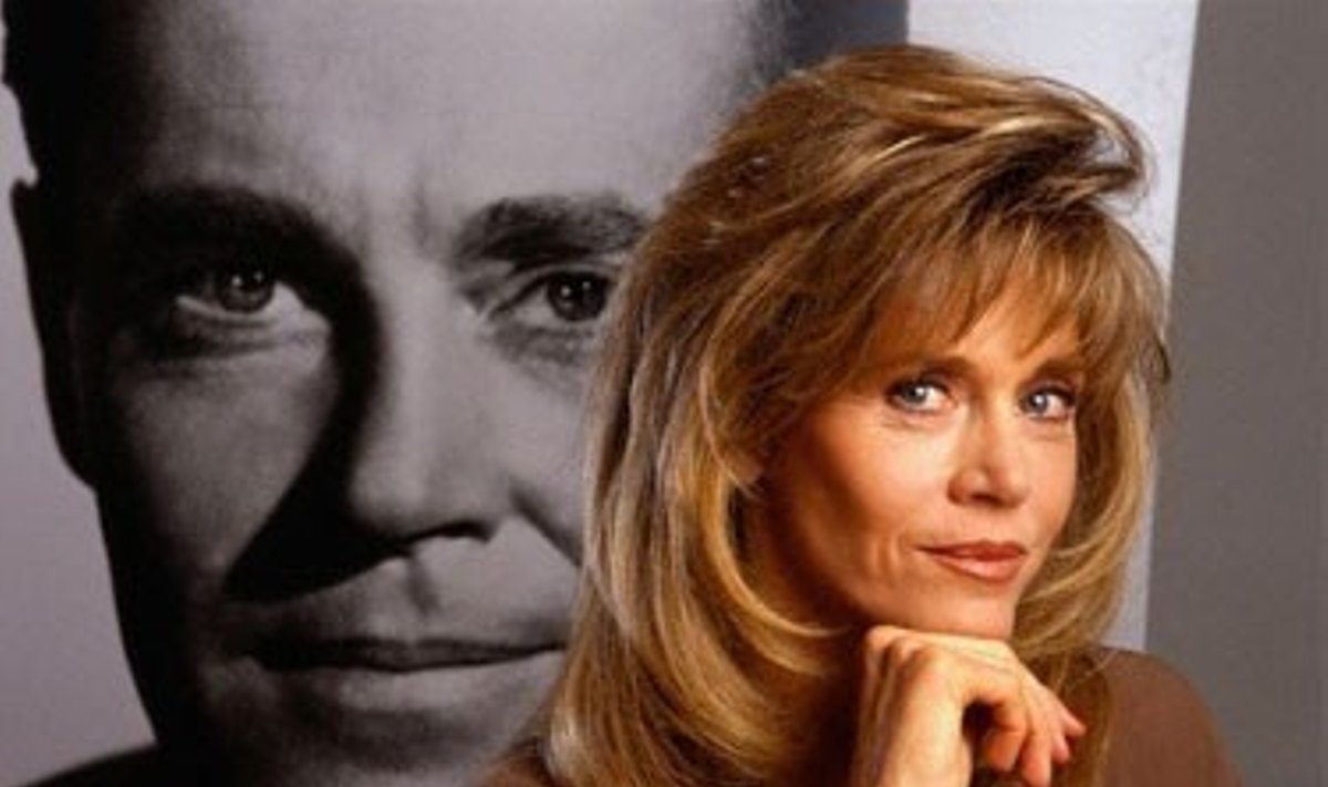 Jane Fonda šalia tėvo Henry Fonda fotografijos