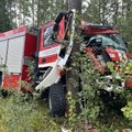 Švenčionių rajone į įvykį skubėję ugniagesiai rėžėsi į medį: nukentėjo gelbėtojas