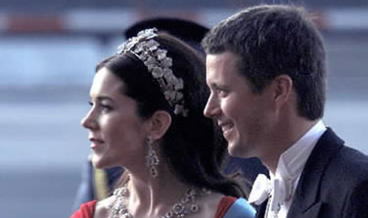 Danijos kronprincas Frederikas vestuvių išvakarėse su savo išrinktąja. 