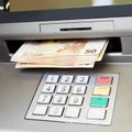 Еще один банк в Литве увеличил плату за обналичивание денег