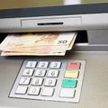 Vyrui šokas: bankomatui „prarijus“ 950 eurų, į sąskaitą atgavo tik dalį, o kur likę – nežinia