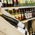 Palygino, kiek gėrimų galima nusipirkti už vidutinį atlyginimą Lietuvoje ir užsienyje